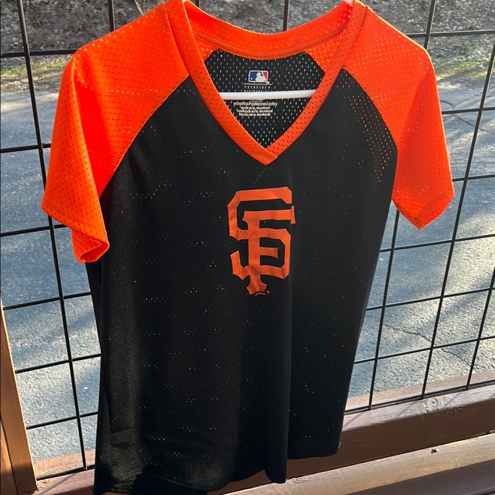 San Francisco Giants Black and Orange V-Neck Shirt  Medium